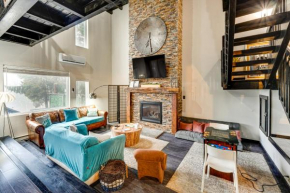 Stylish Tannersville Townhome with Hot Tub!